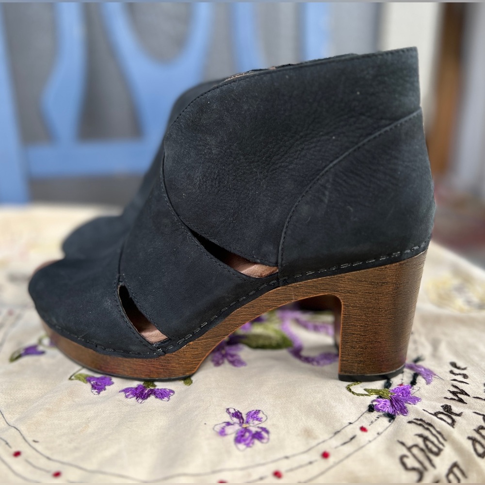 Dansko Delphina Ankle Booties